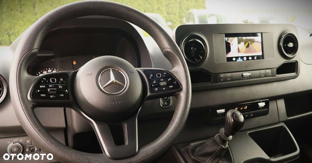 Mercedes-Benz Sprinter - 12