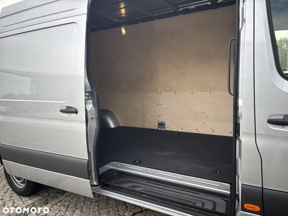 Mercedes-Benz Sprinter - 20
