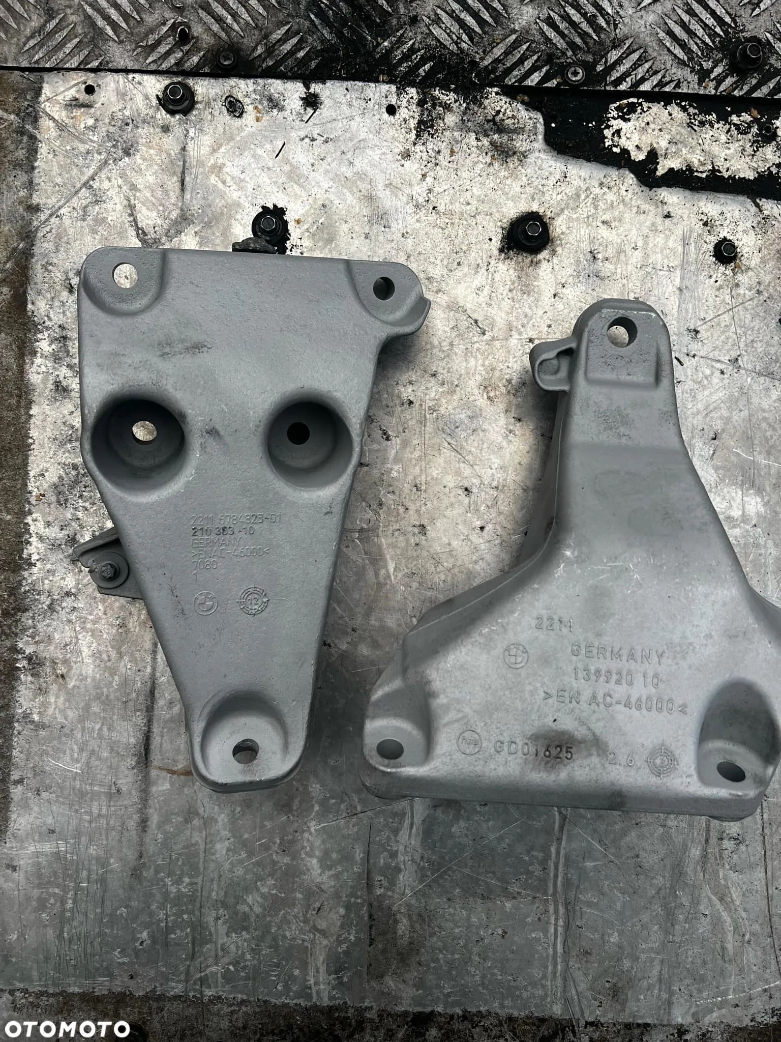 ŁAPA MOCOWANIE SILNIKA WSPORNIK - BMW N20 LEWY - 2211 6784823-01 - 1