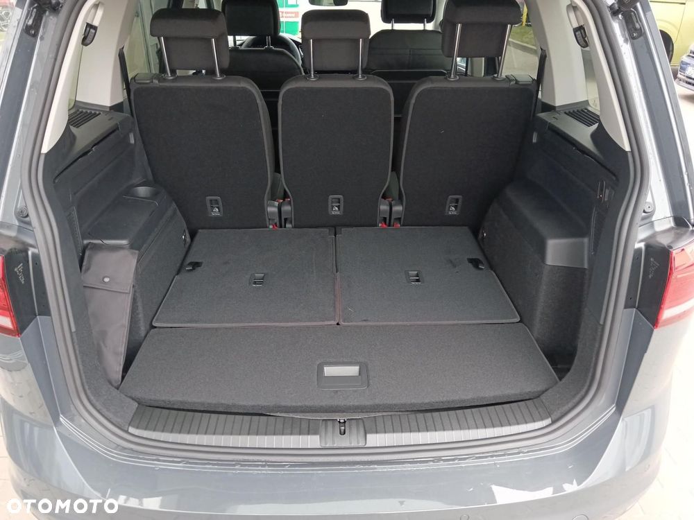 Volkswagen Touran - 26