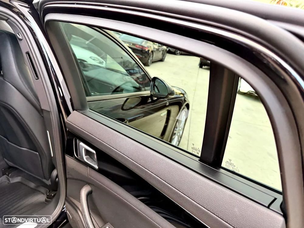 Porsche Panamera 4 E-Hybrid - 37