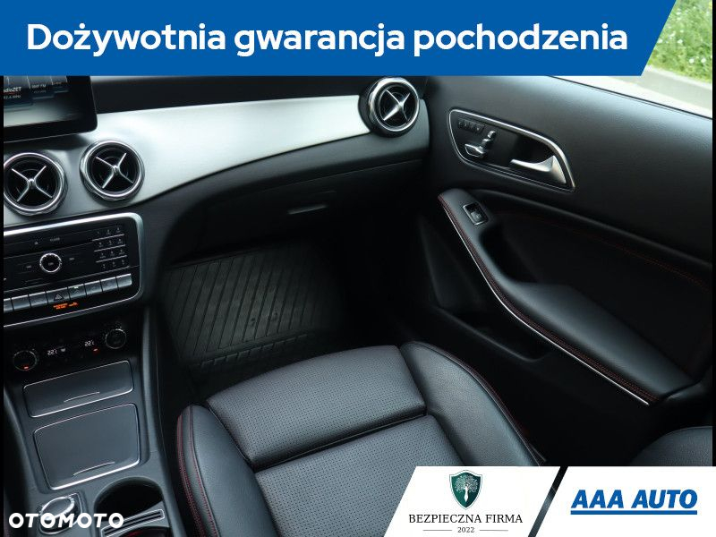 Mercedes-Benz GLA - 9