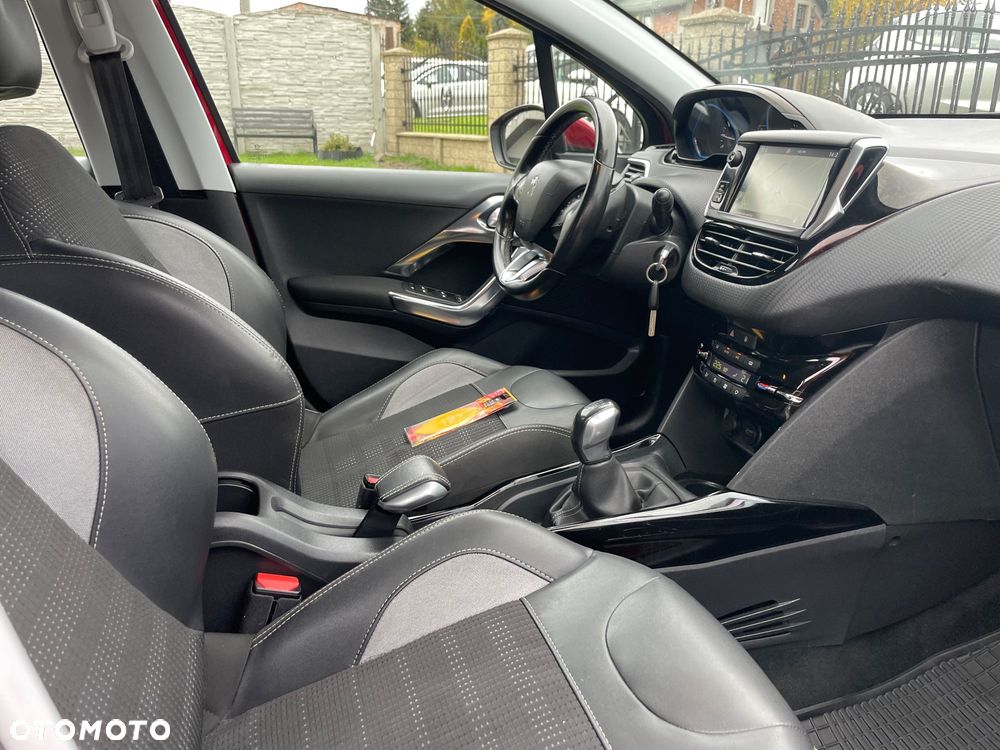 Peugeot 2008 1.2 Pure Tech Allure S&S - 8