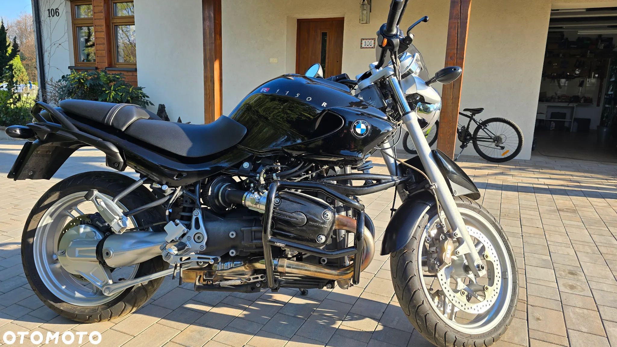 BMW R - 1