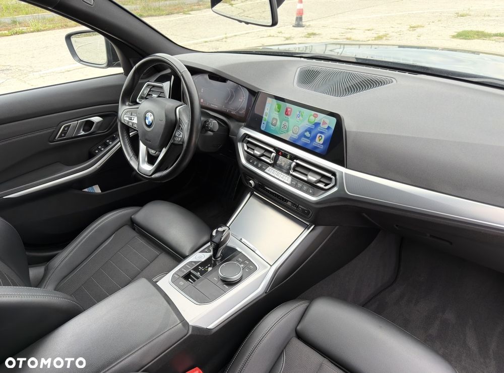 BMW Seria 3 330i Sport Line - 38