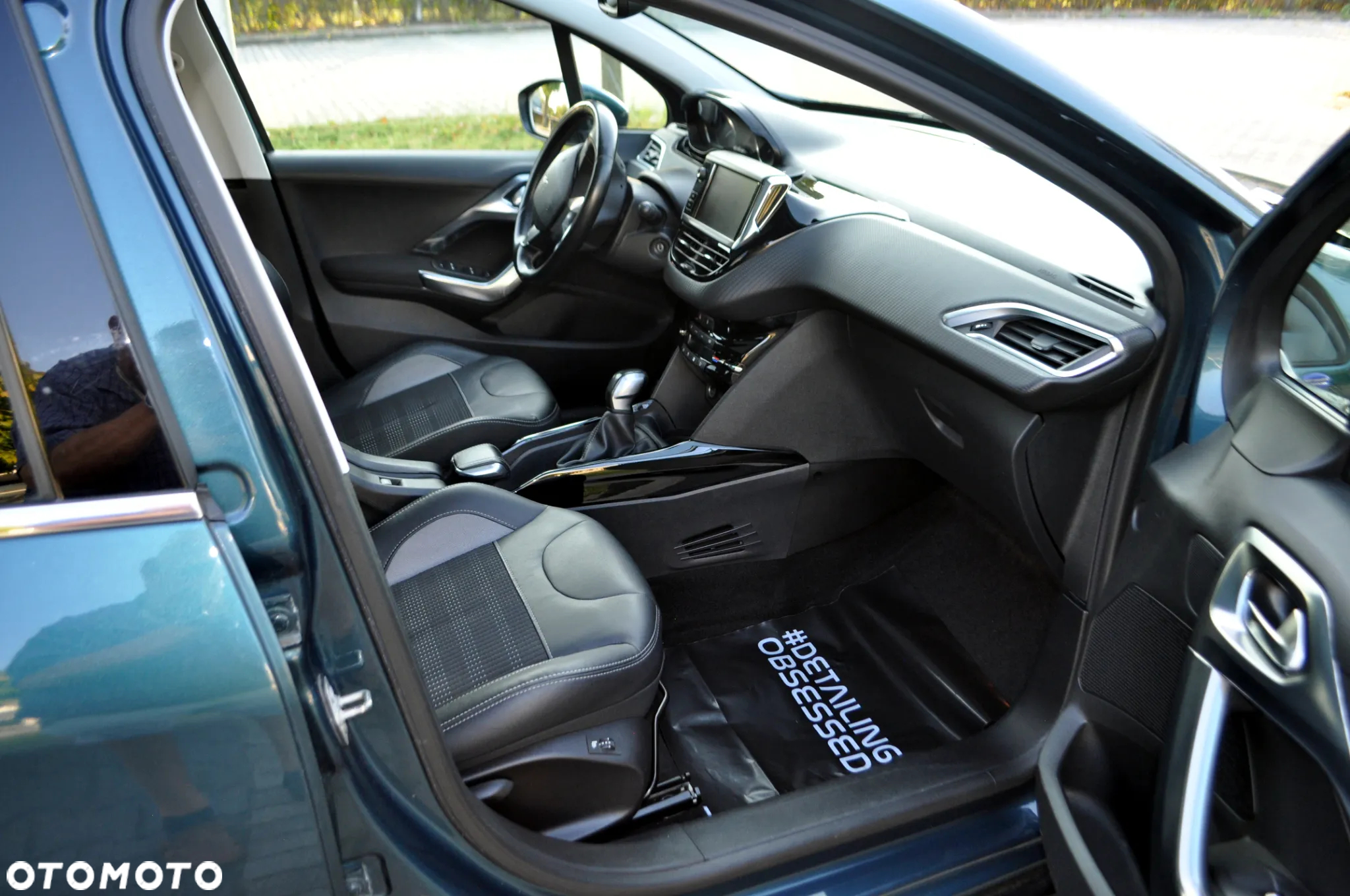 Peugeot 2008 1.6 BlueHDi Allure S&S - 16