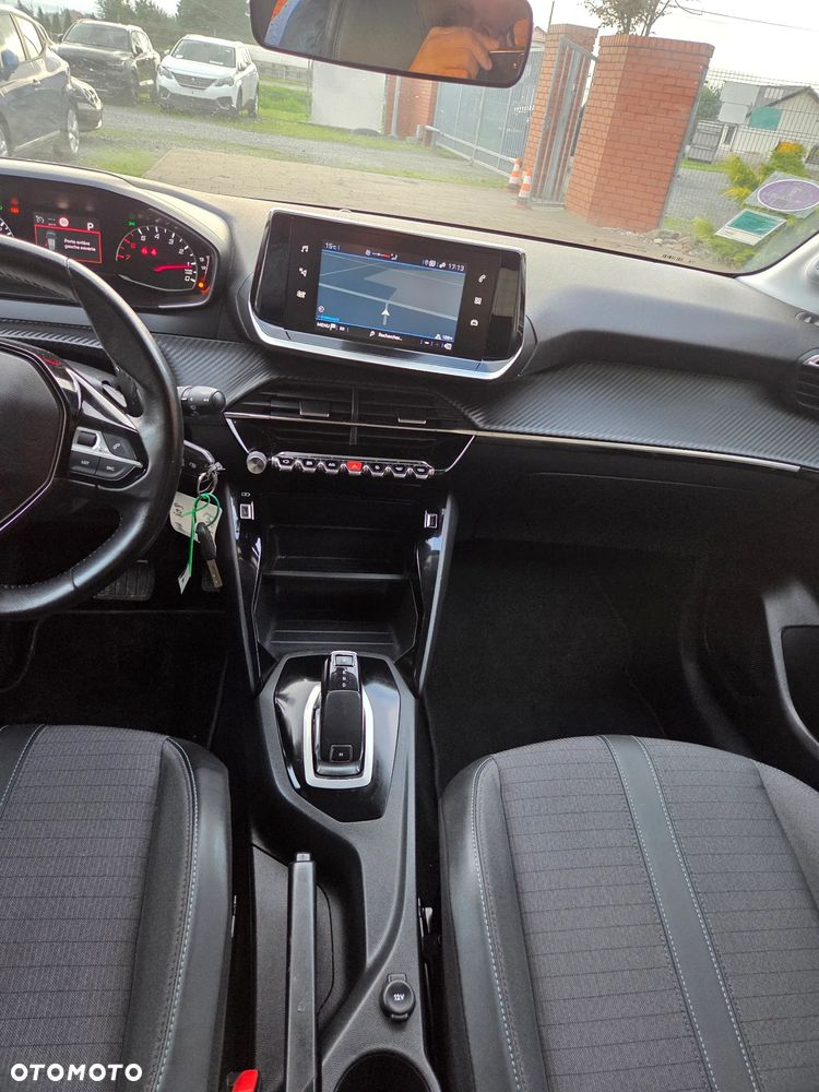 Peugeot 208 PureTech 100 EAT8 Allure - 19