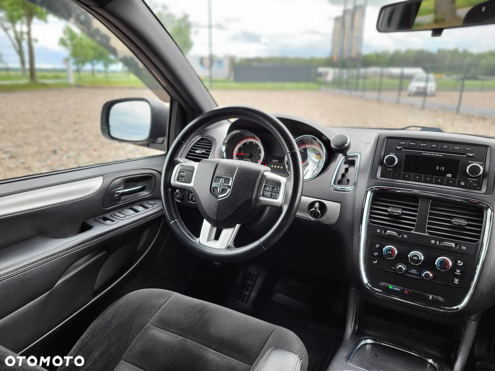 Dodge Grand Caravan - 10