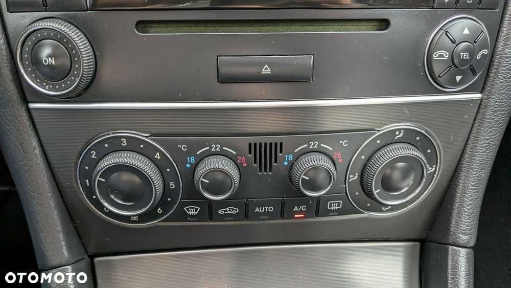Mercedes-Benz Klasa C 180 Kompressor Sport Edition - 27