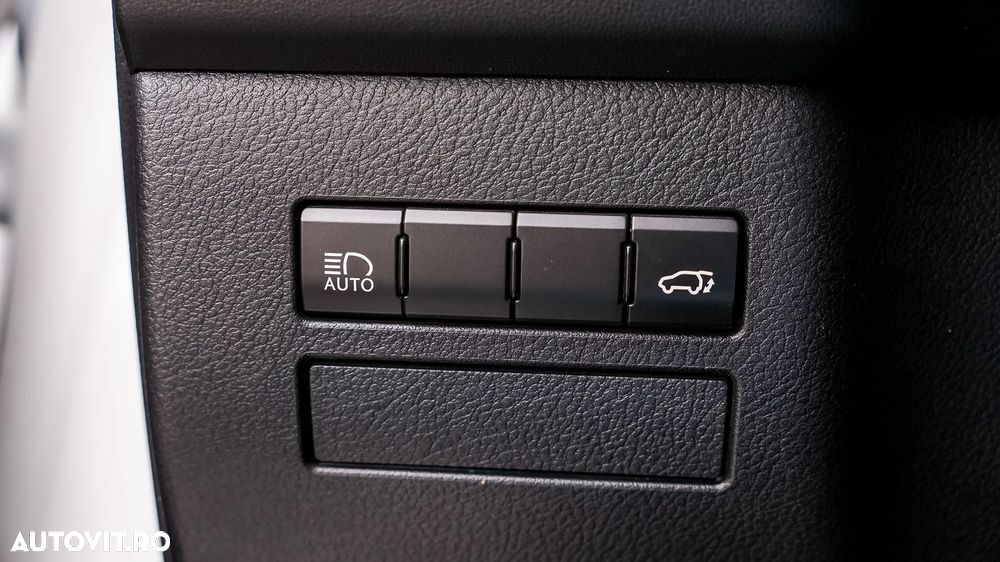 Lexus Seria NX 300h AWD F Sport - 24