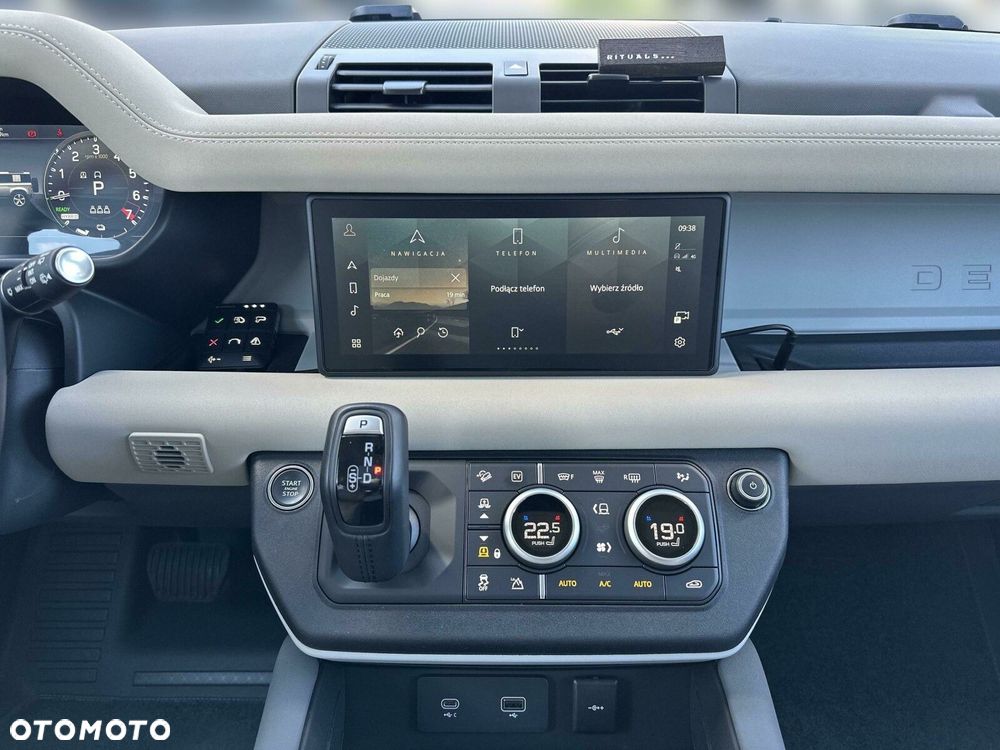 Land Rover Defender - 20