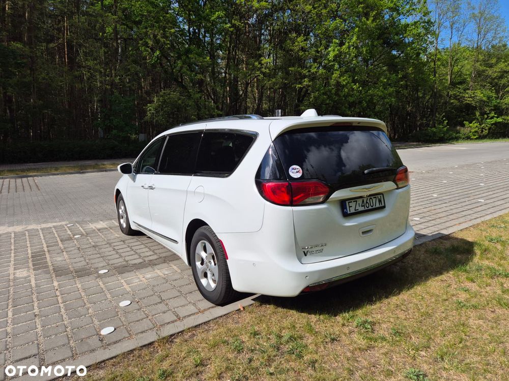 Chrysler Pacifica - 3