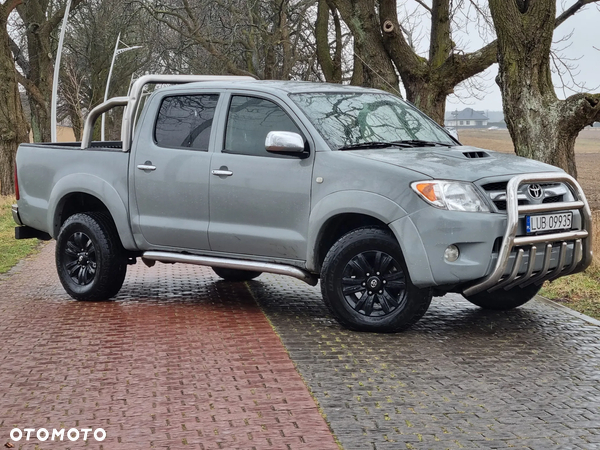 Toyota Hilux 2.5 D-4D DLX +