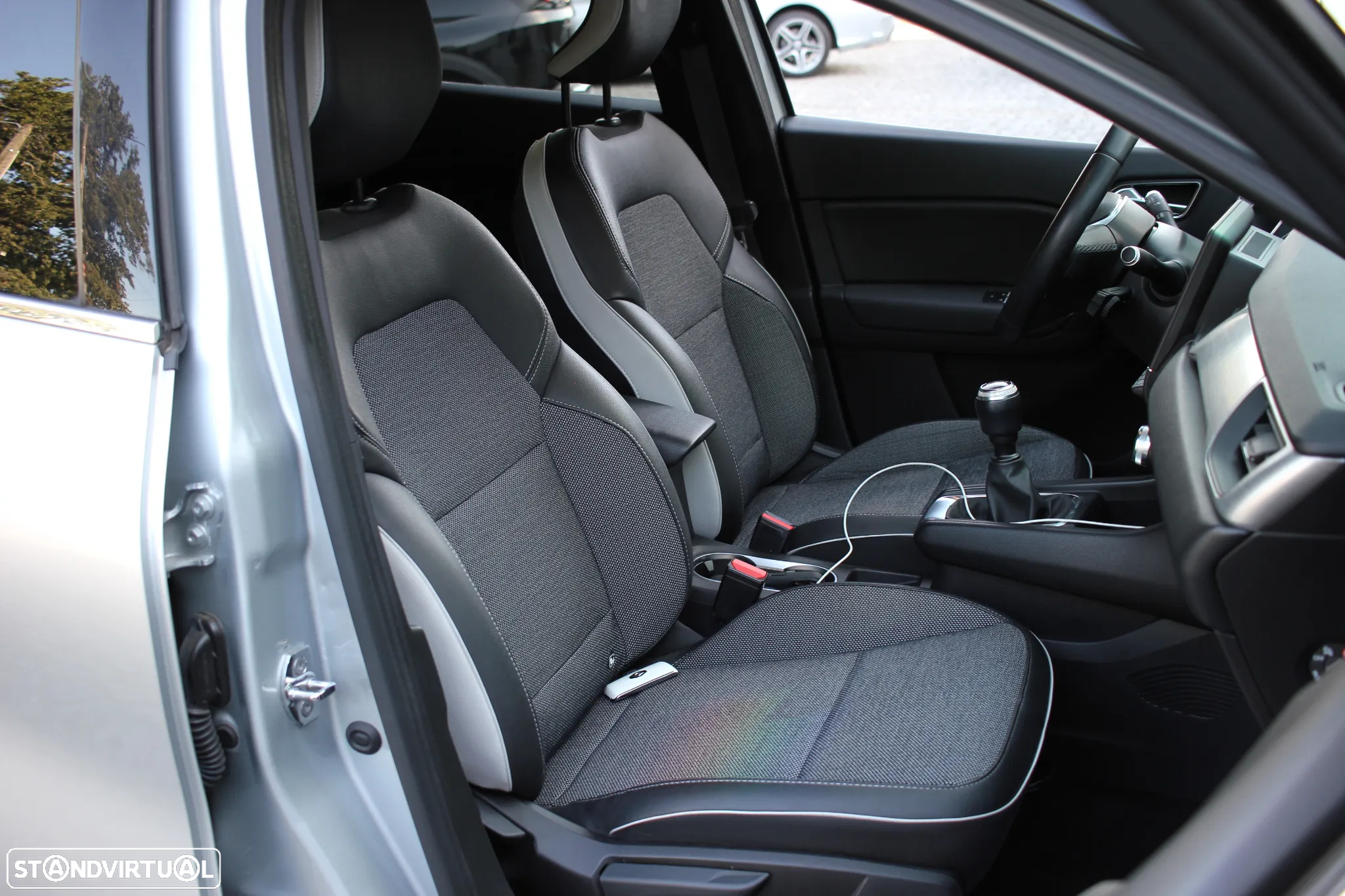Renault Captur 1.0 TCe Exclusive - 25