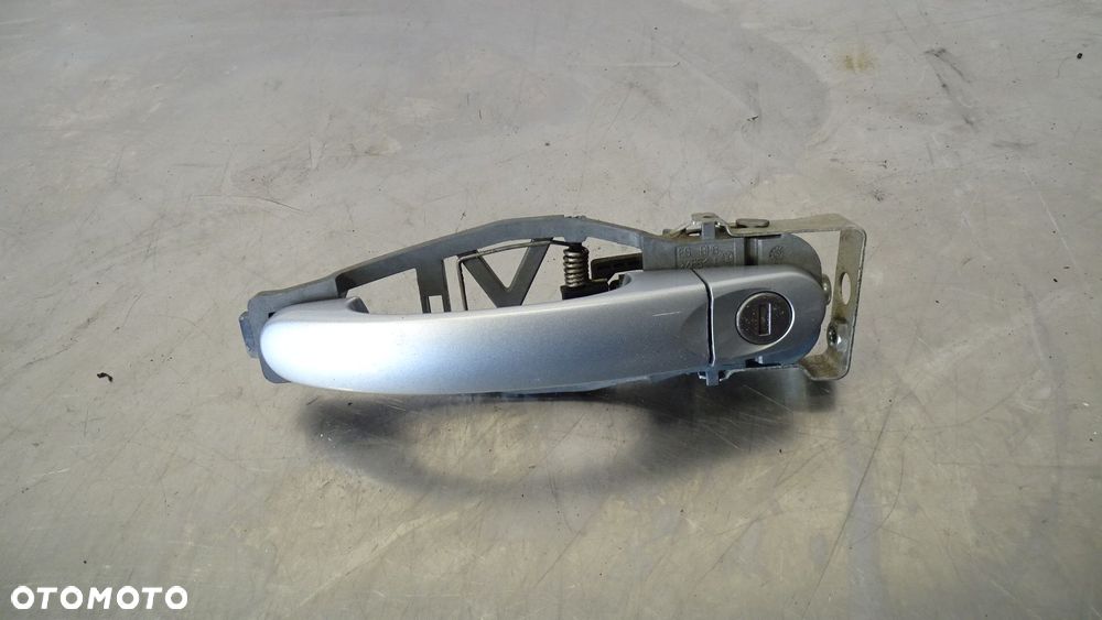 KLAMKA LEWA PRZEDNIA ZEWNĘTRZNA VOLKSWAGEN TOURAN 2.0TDI 1T0839885A - 2