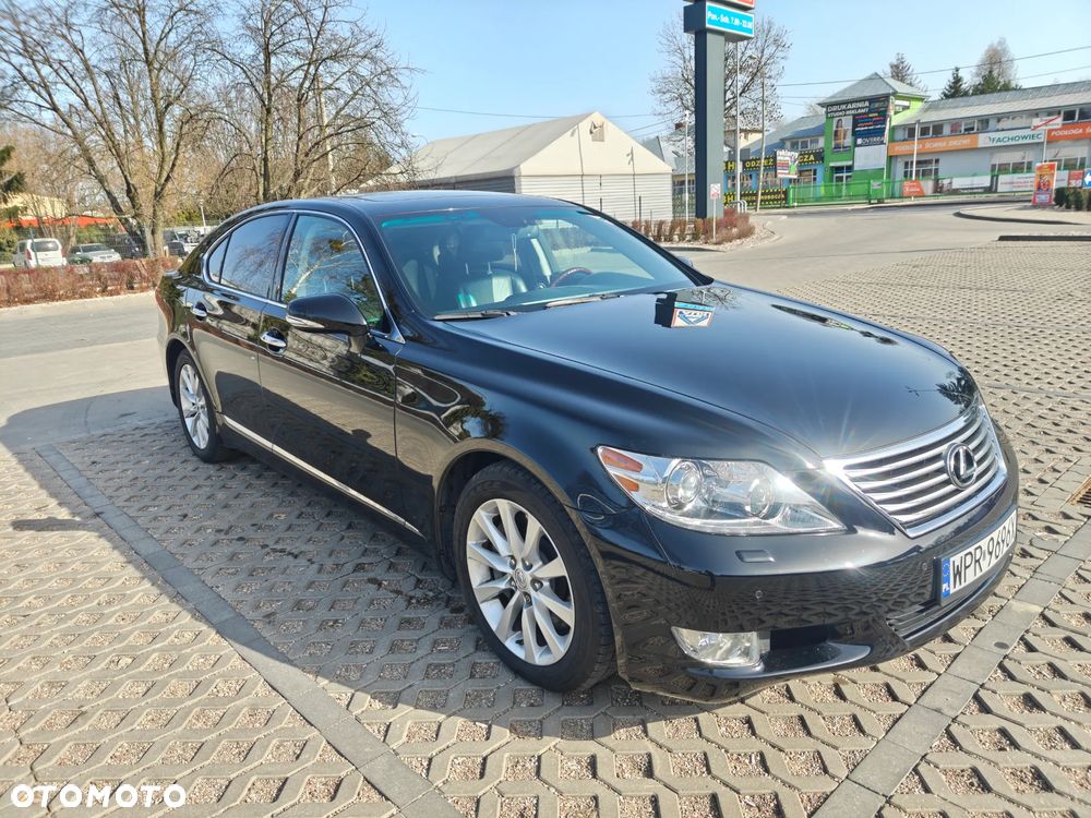 Lexus LS - 10