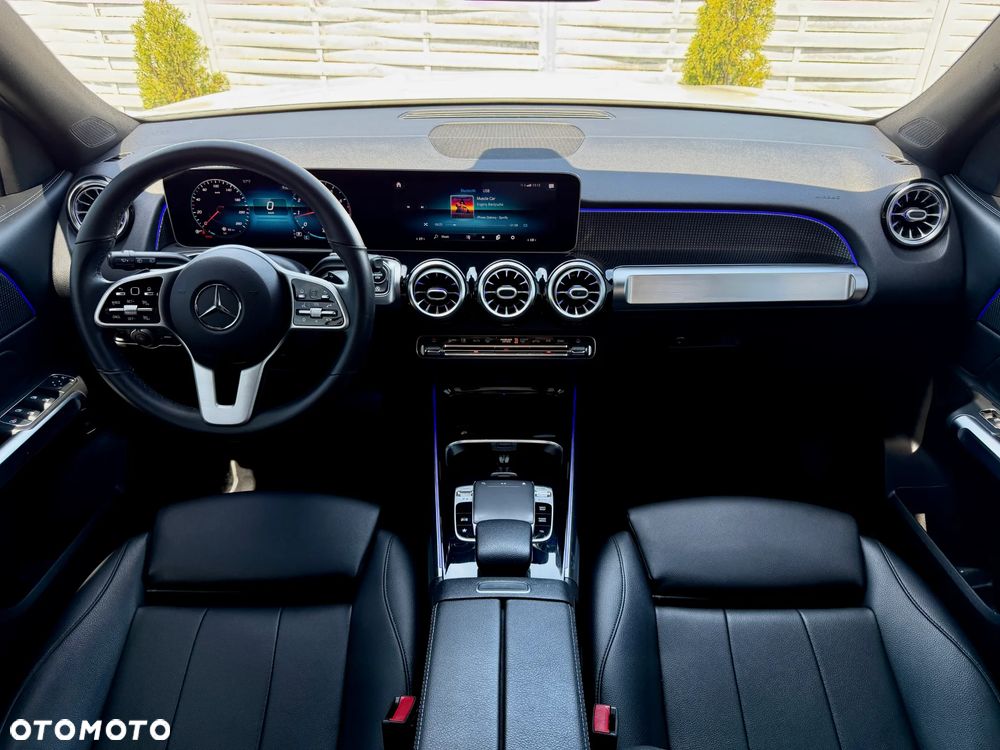 Mercedes-Benz GLB 250 4Matic 8G-DCT - 9