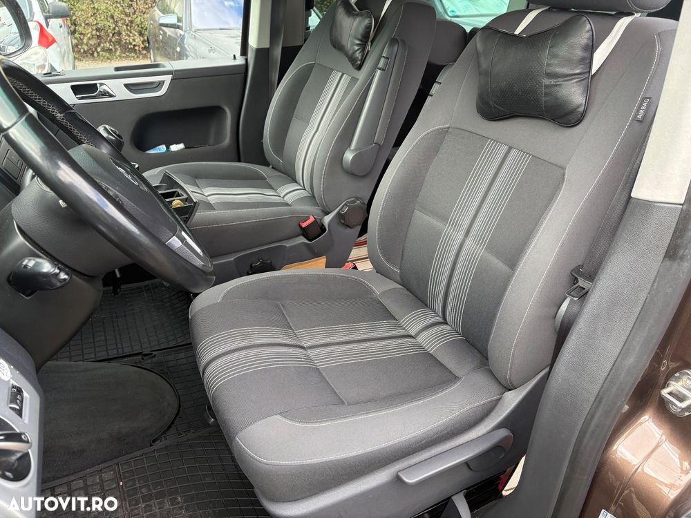 Volkswagen Multivan - 12