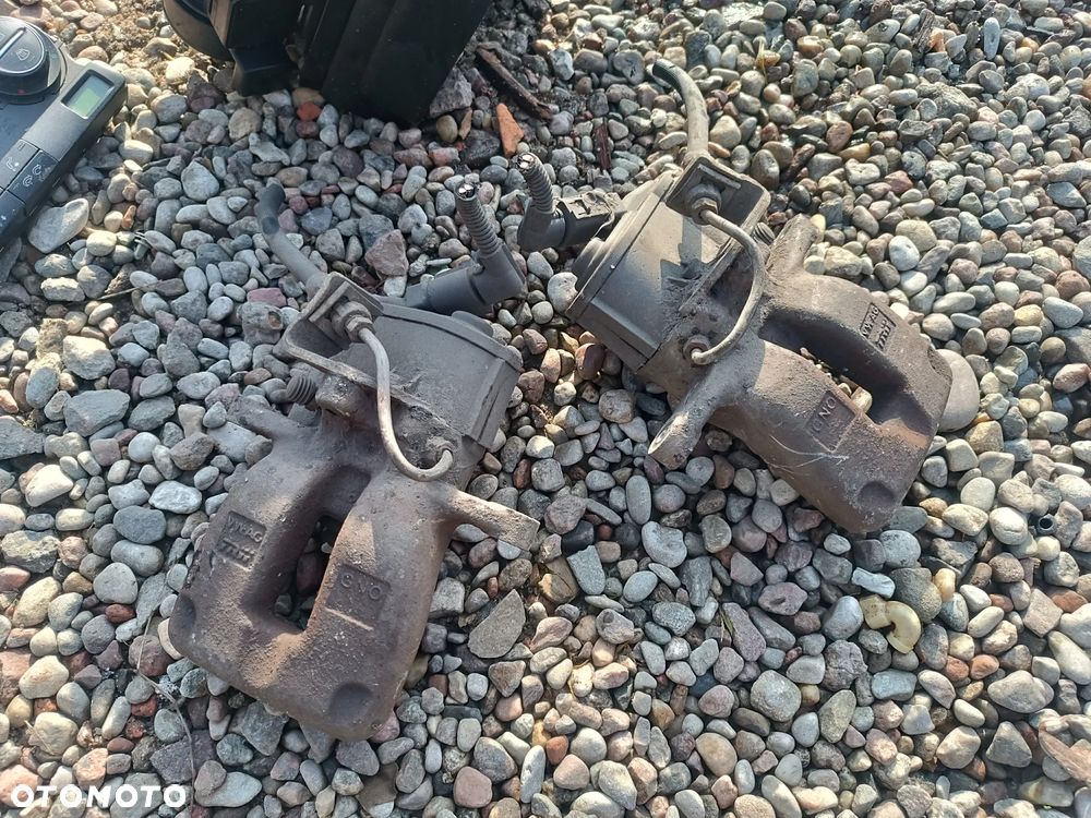 VW PASSAT B6 ZACISK HAMULCOWY TRW ELEKTRYCZNY LEWY PRAWY TYŁ TYLNY - 1