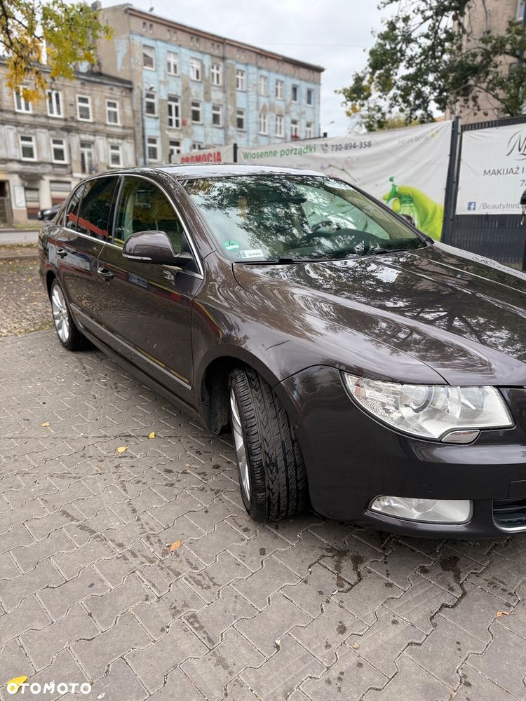 Skoda Superb 2009 photo 2