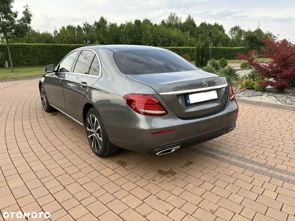Mercedes-Benz Klasa E 220 d 4Matic 9G-TRONIC Exclusive - 8