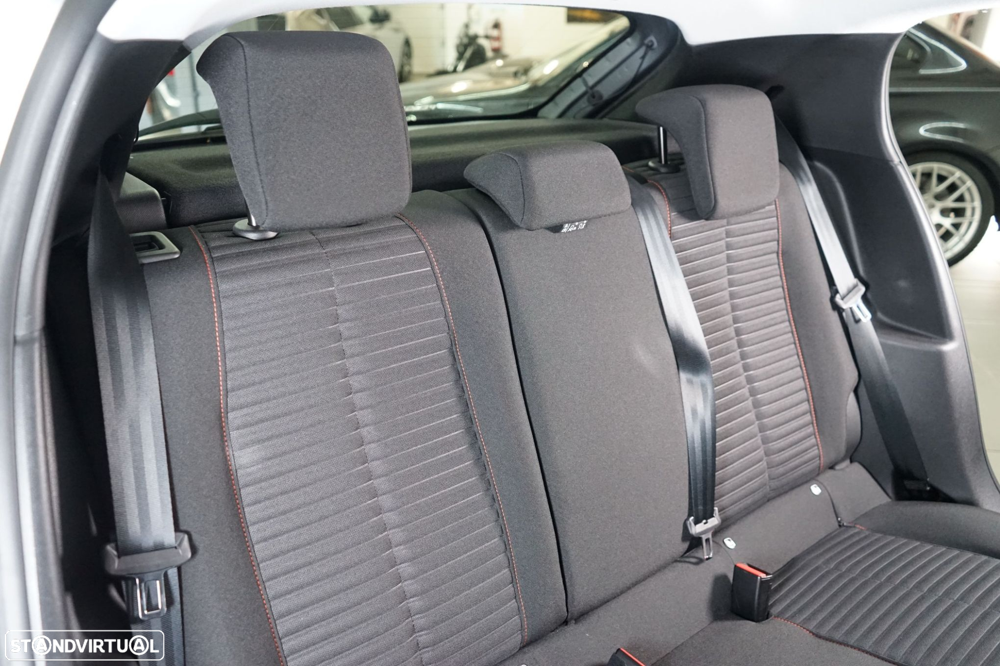 Peugeot 208 1.2 PureTech SE Style - 40