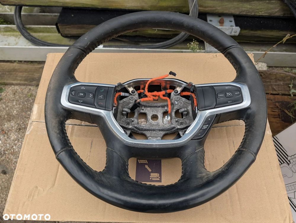 KIEROWNICA MULTIFUNKCYJNA DODGE RAM V 641038000D