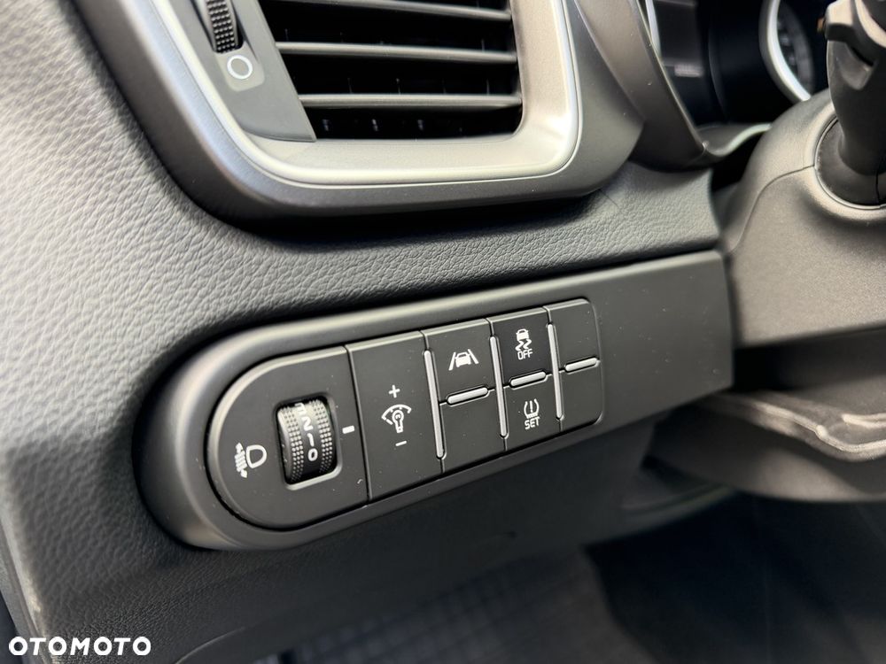 Kia Ceed 1.6 CRDi mHEV Business Line DCT - 28