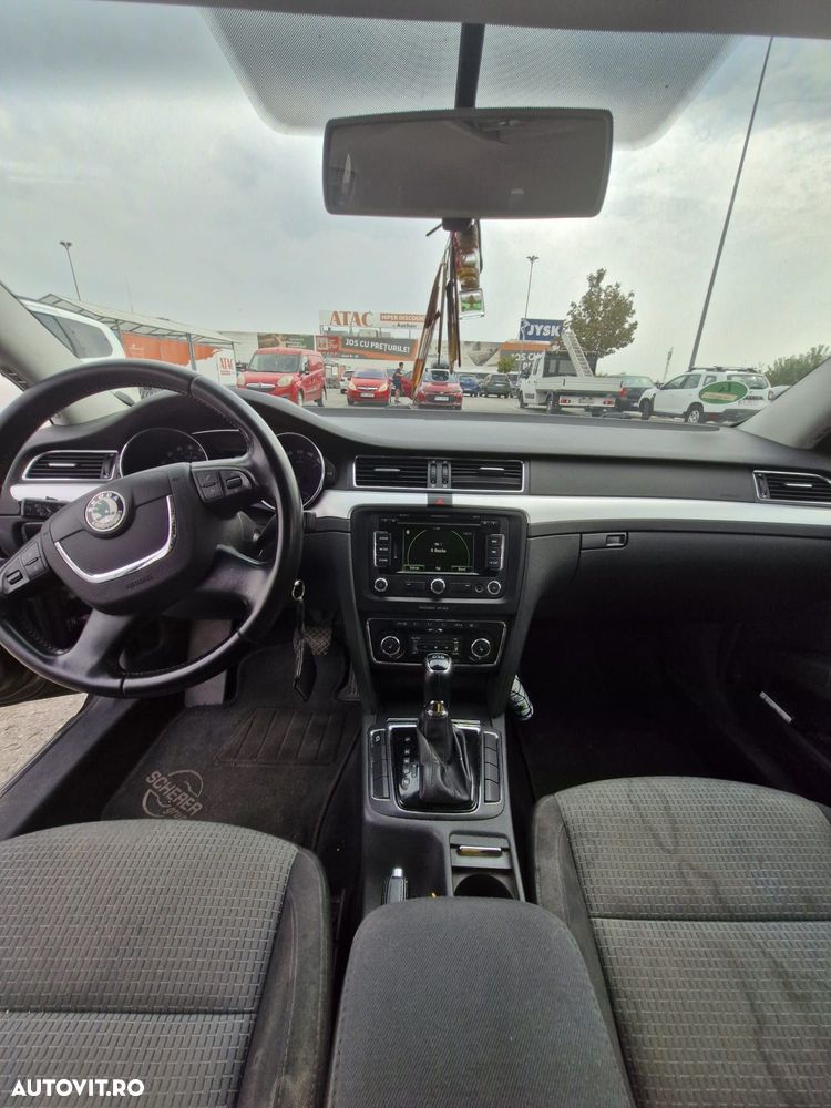 Skoda Superb 2.0 TDI DSG Ambition - 4
