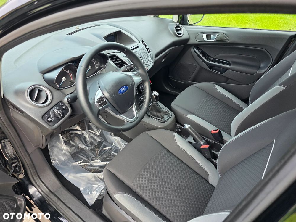 Ford Fiesta 1.0 Champions Edition - 10