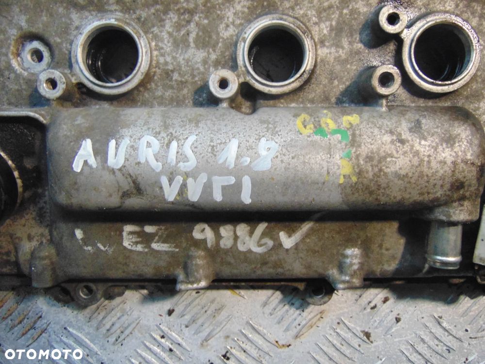 pokrywa zaworów toyota auris 1,8 16 v - 2
