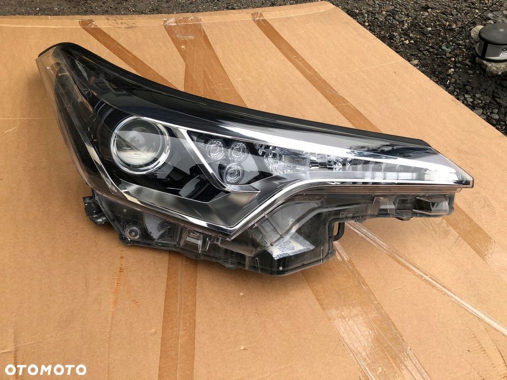 Lampa prawa przednia TOYOTA CHR CH-R - 2