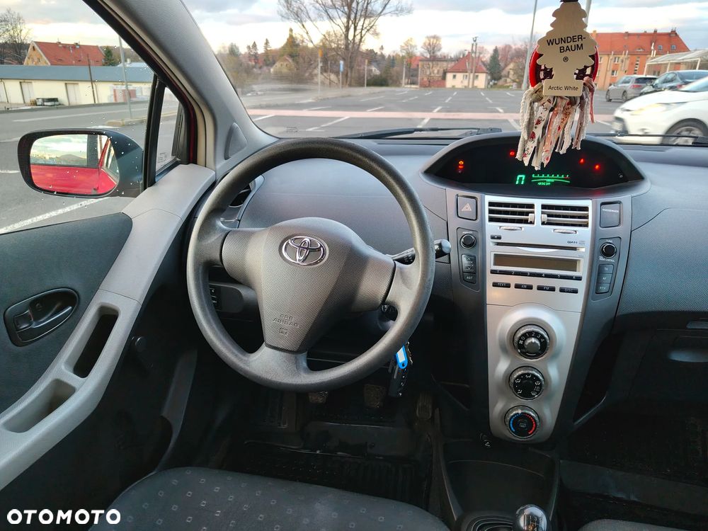 Toyota Yaris 1.0 Terra - 11
