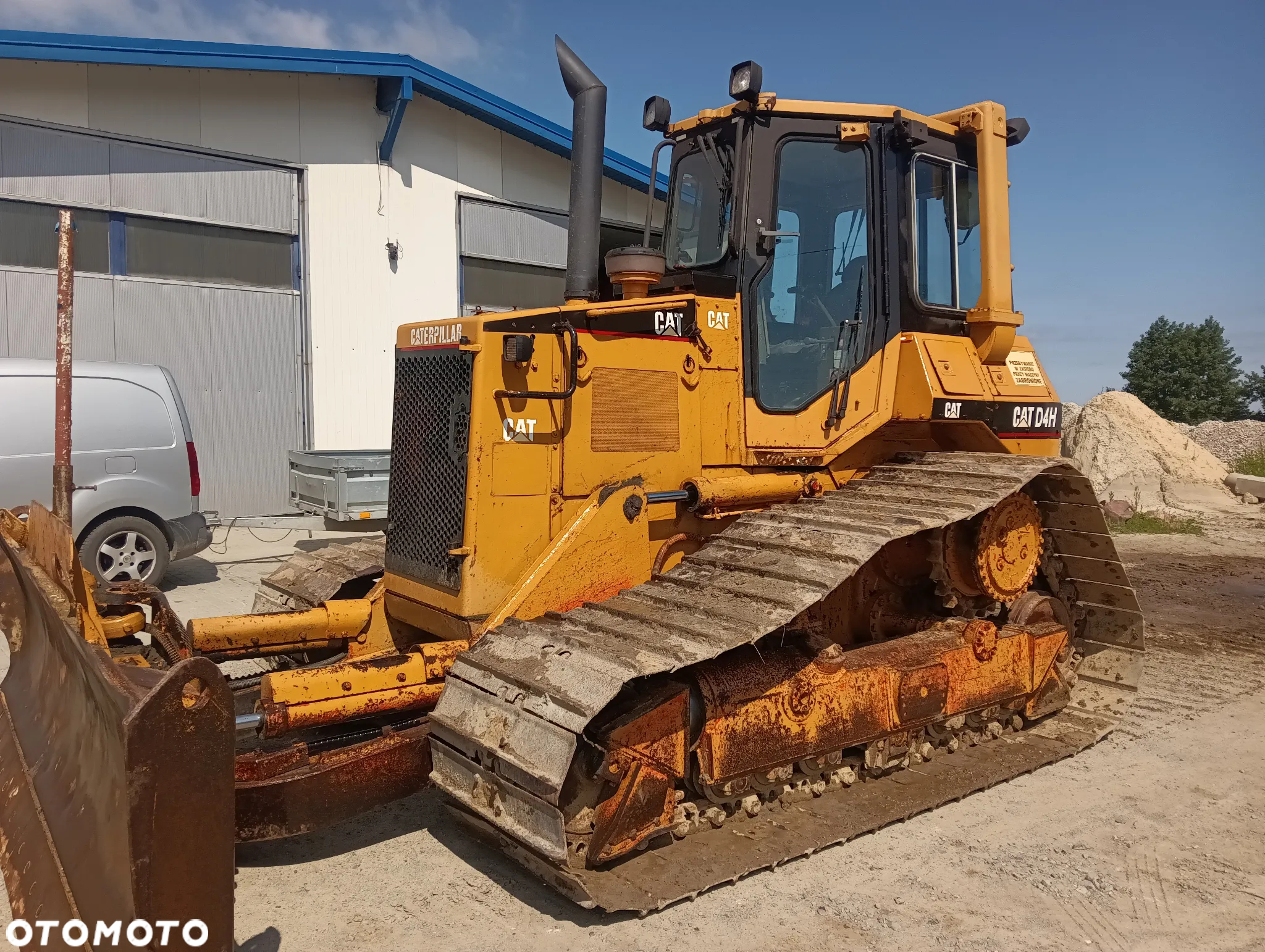 Caterpillar D4 - 3