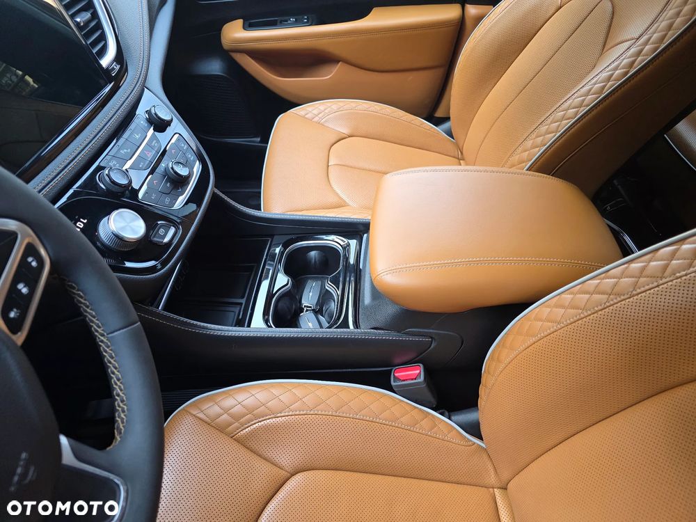 Chrysler Pacifica - 13