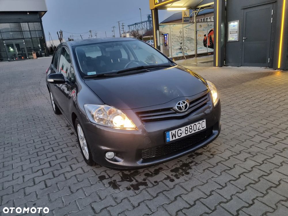 Toyota Auris 1.6 2010 - 11