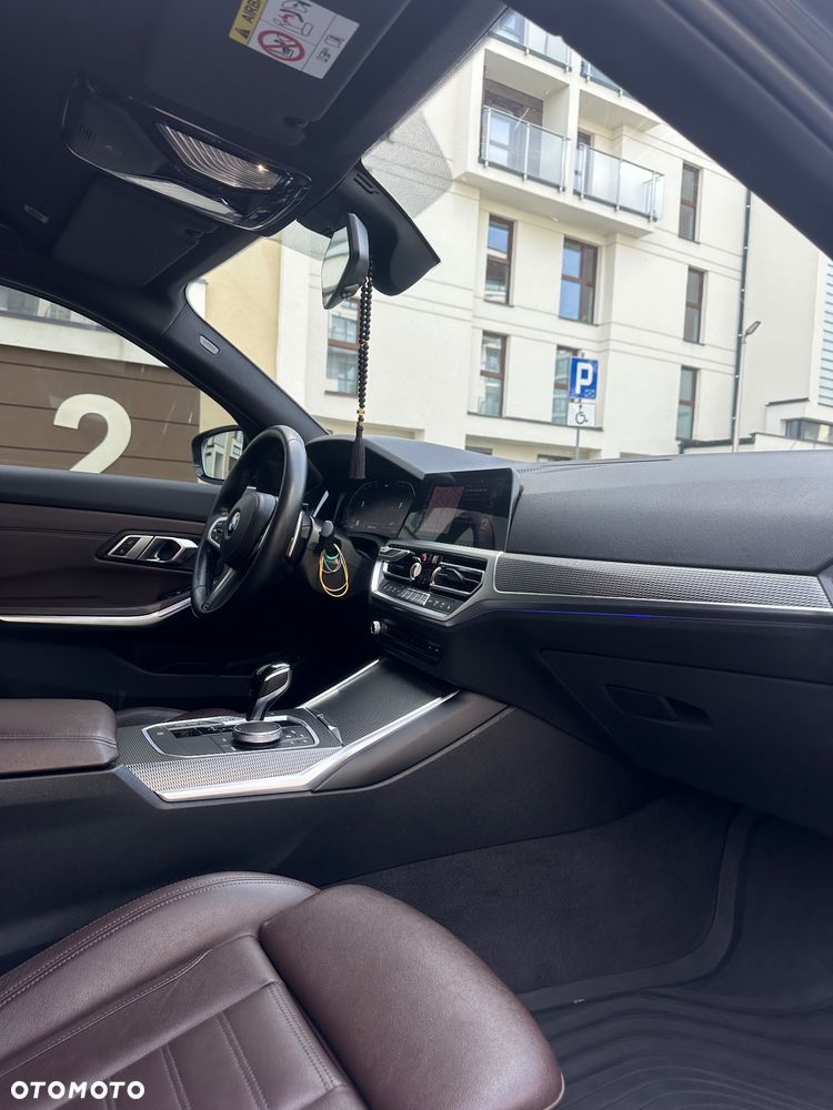 BMW Seria 3 320d xDrive mHEV - 22