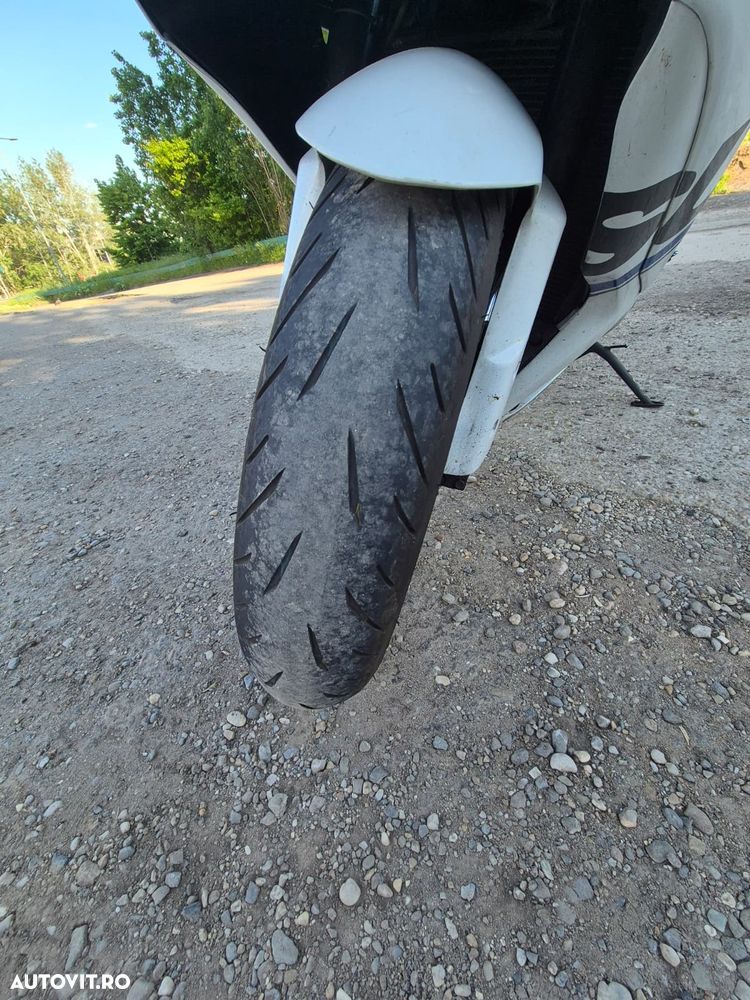 Suzuki GSX-R 750 - 8