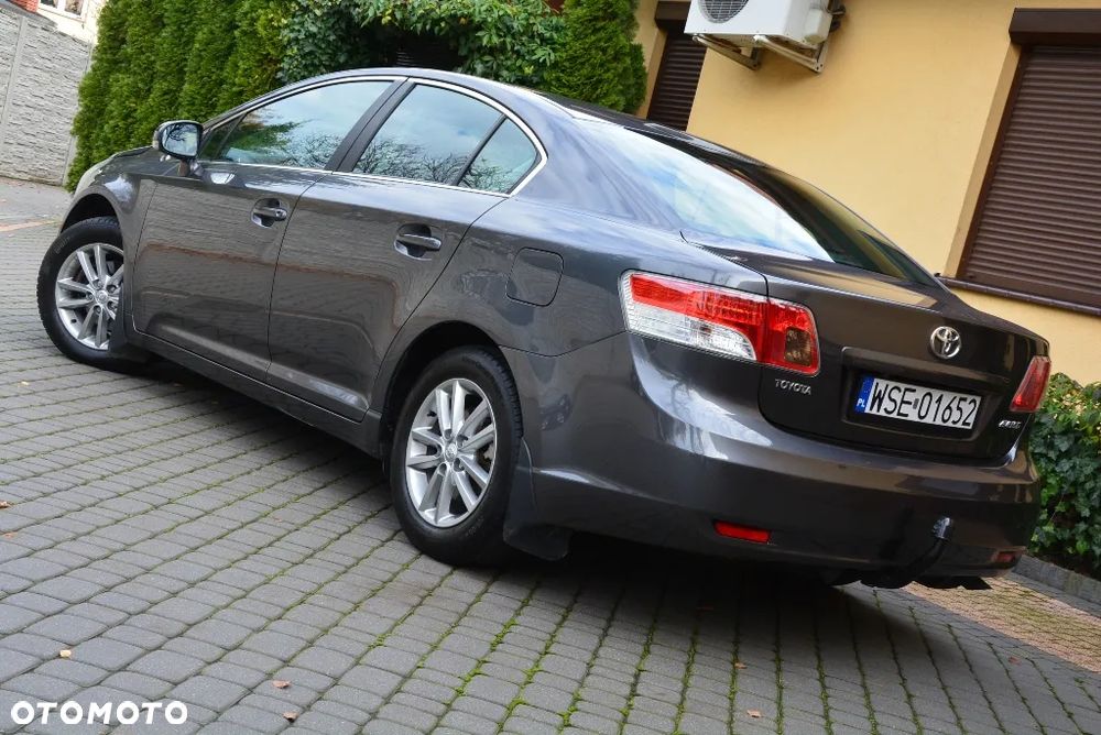 Toyota Avensis 1.8 Sol plus NAVI - 2