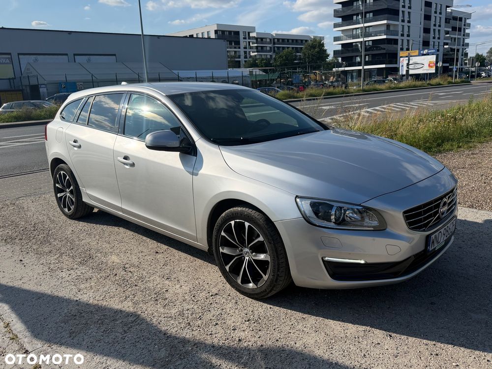 Volvo V60 D3 Geartronic Summum - 1