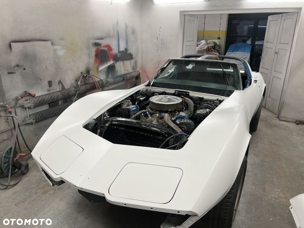 Chevrolet Corvette - 25