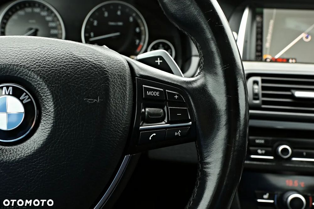 BMW Seria 5 528i - 28