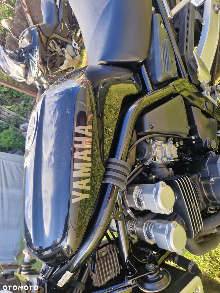 Yamaha FZS - 21