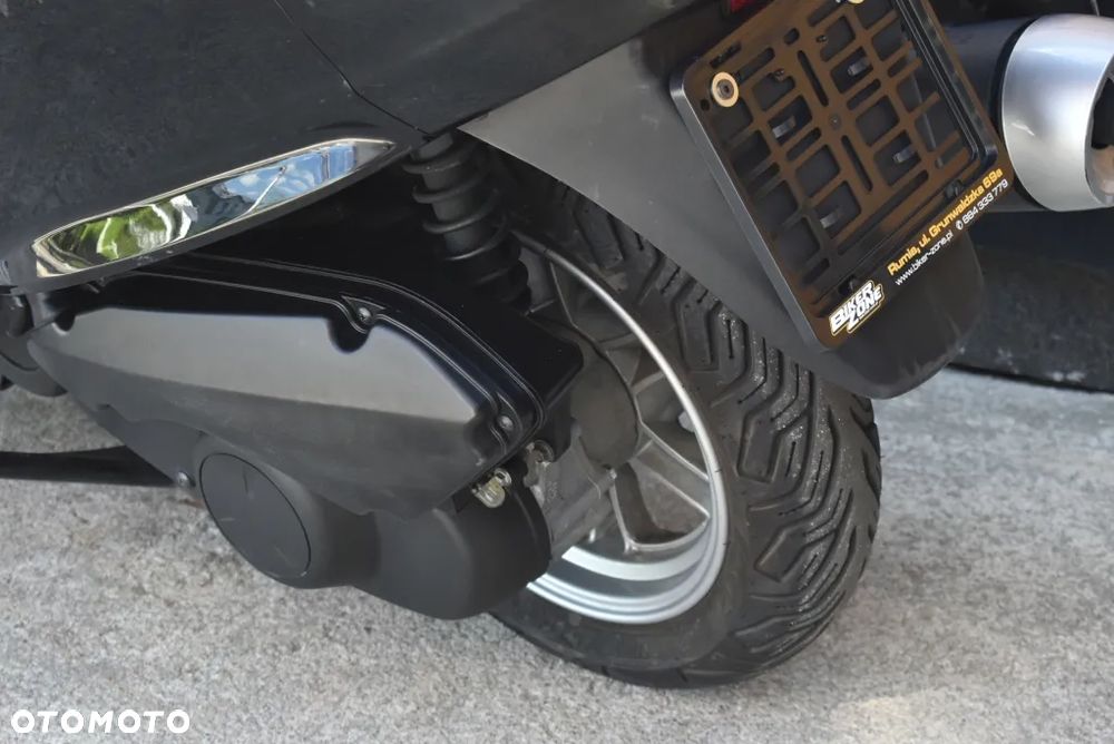Suzuki Burgman - 16