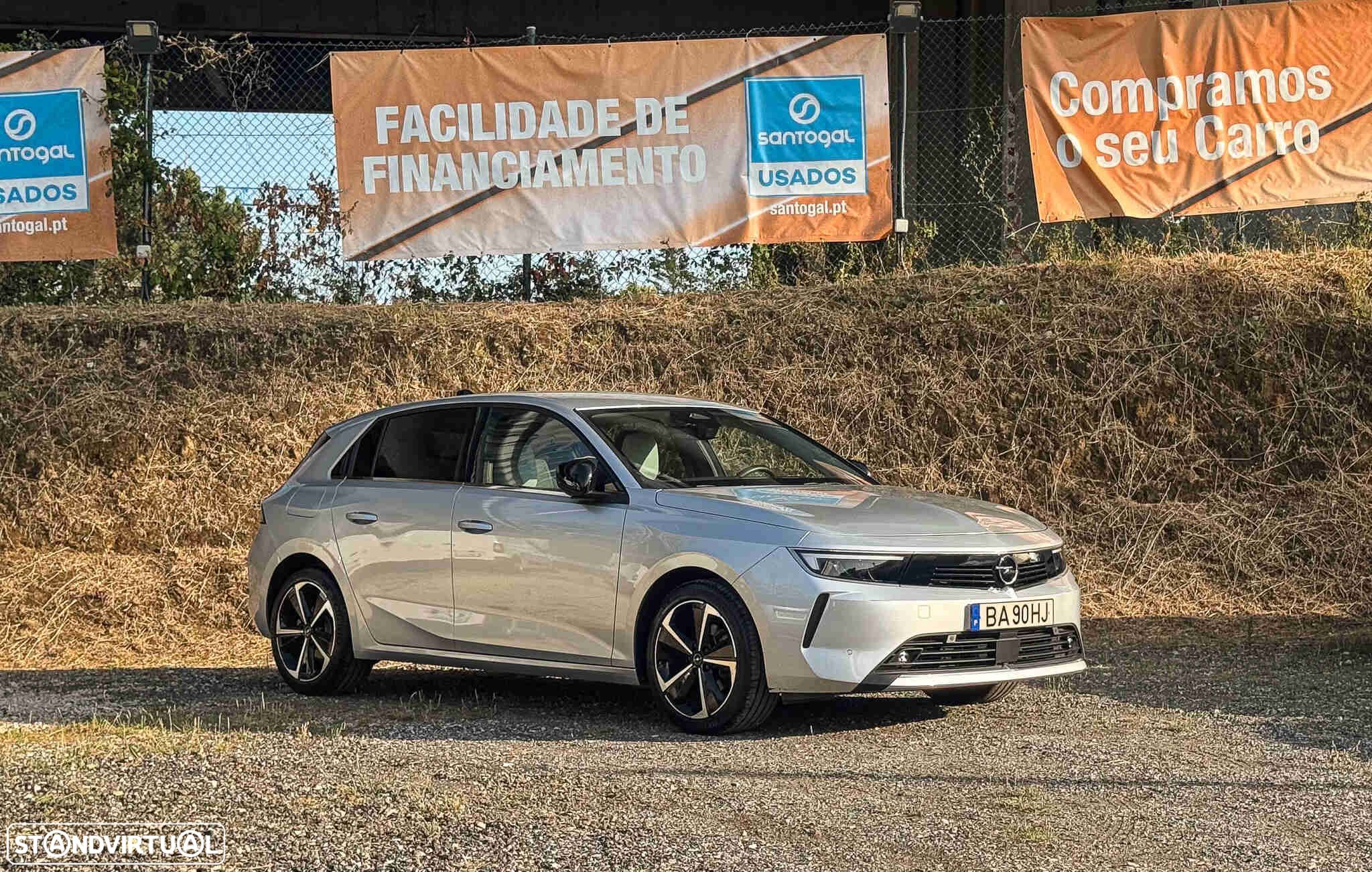 Opel Astra 1.2 T Elegance - 1