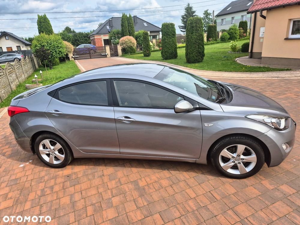Hyundai Elantra 1.6 Comfort - 19