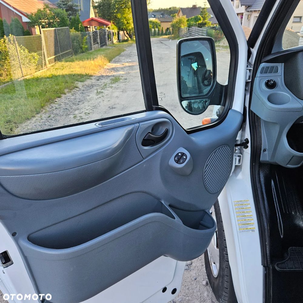 Ford Transit - 25