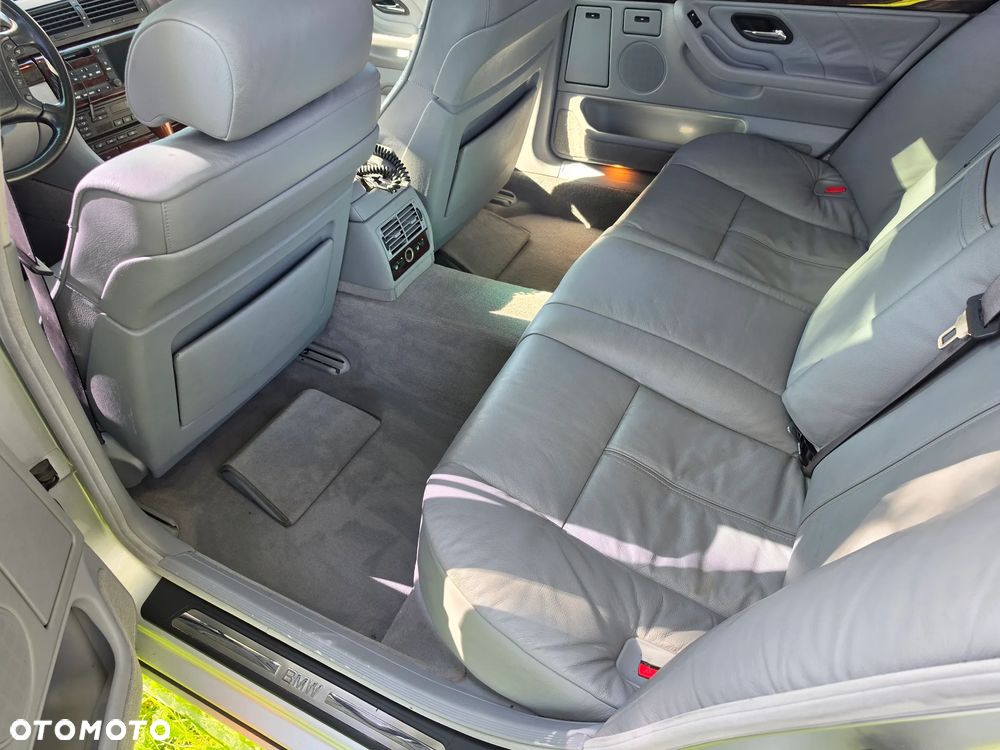 BMW Seria 7 740iL - 40