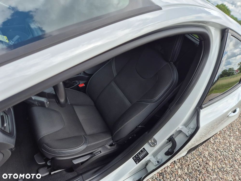 Volvo V40 D2 Drive-E R-Design Momentum - 19