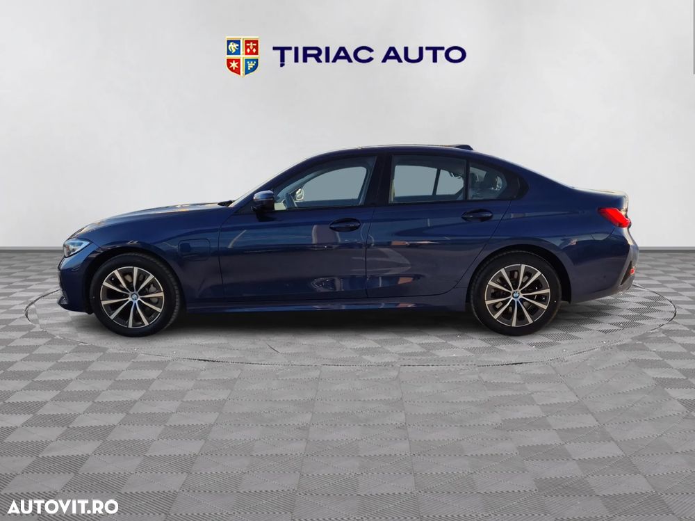 BMW Seria 3 330e Aut. Sport Line - 2